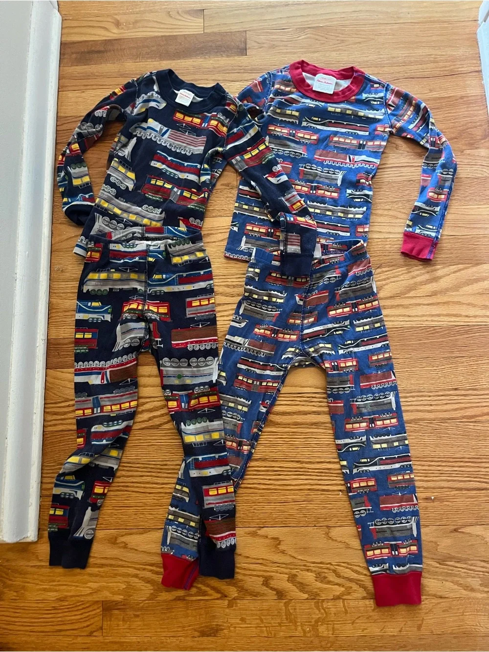 2 sets Hanna Andersson Kids Train-Print Long Sleeve Pajamas- Navy/Blue 5T